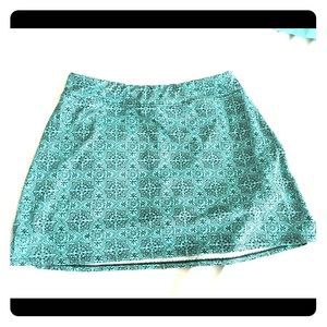 Patterned black and turquoise yoga skort size M